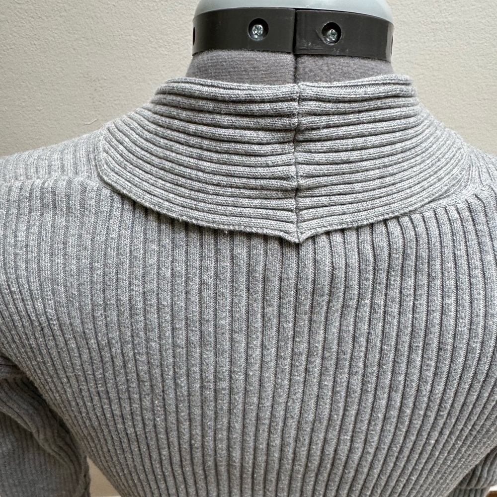 Vintage Y2K J. Jill Light Gray V-Neck Sweater with collar - Picture 4 of 8